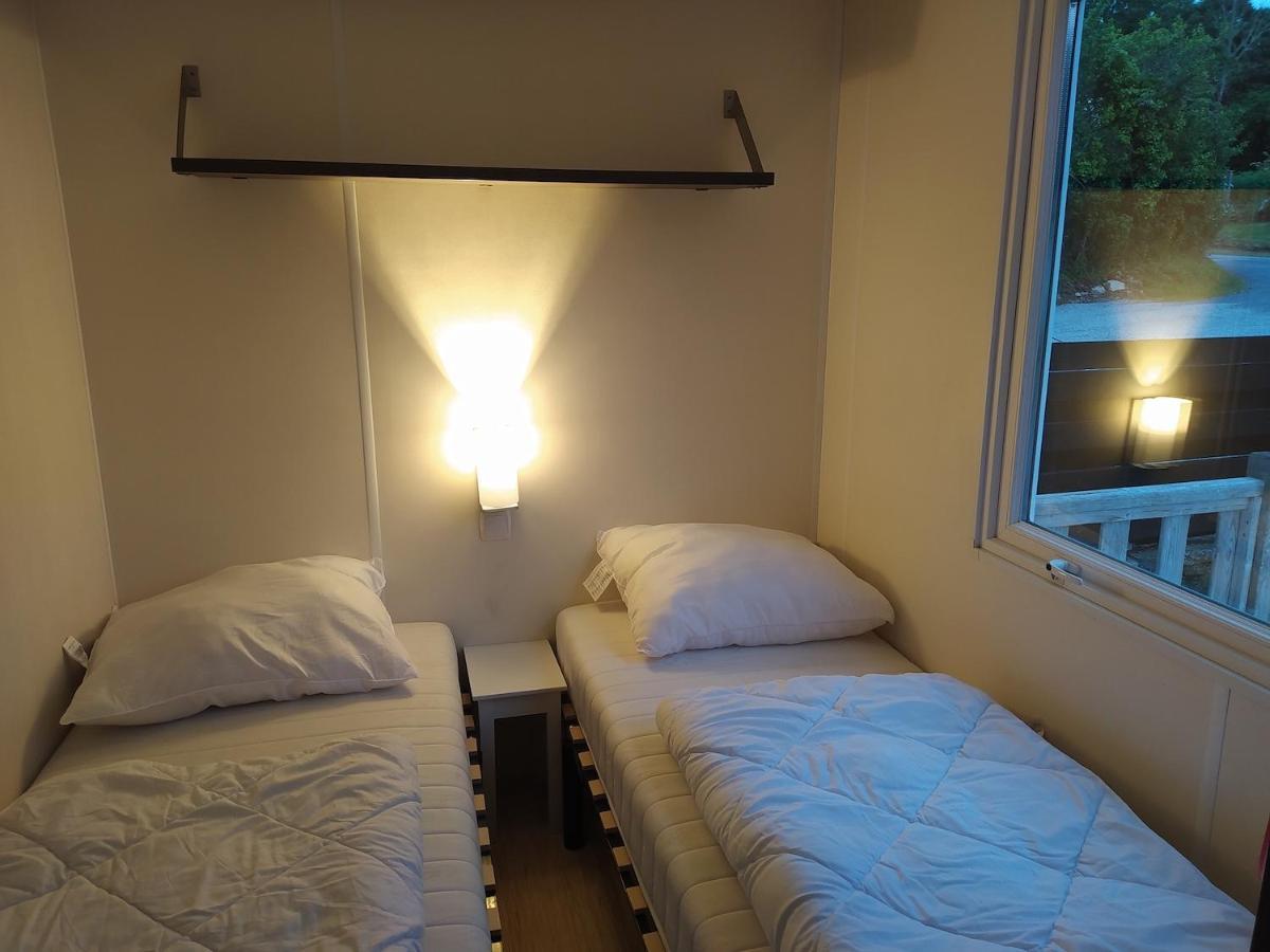 Hebergements Camping "Les Pieds Dans L'Eau" Crozon Exterior photo