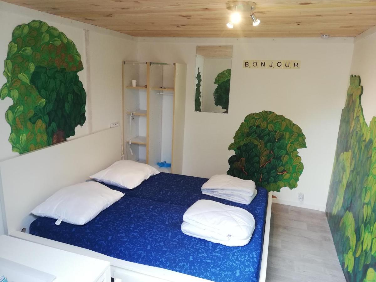 Hebergements Camping "Les Pieds Dans L'Eau" Crozon Exterior photo