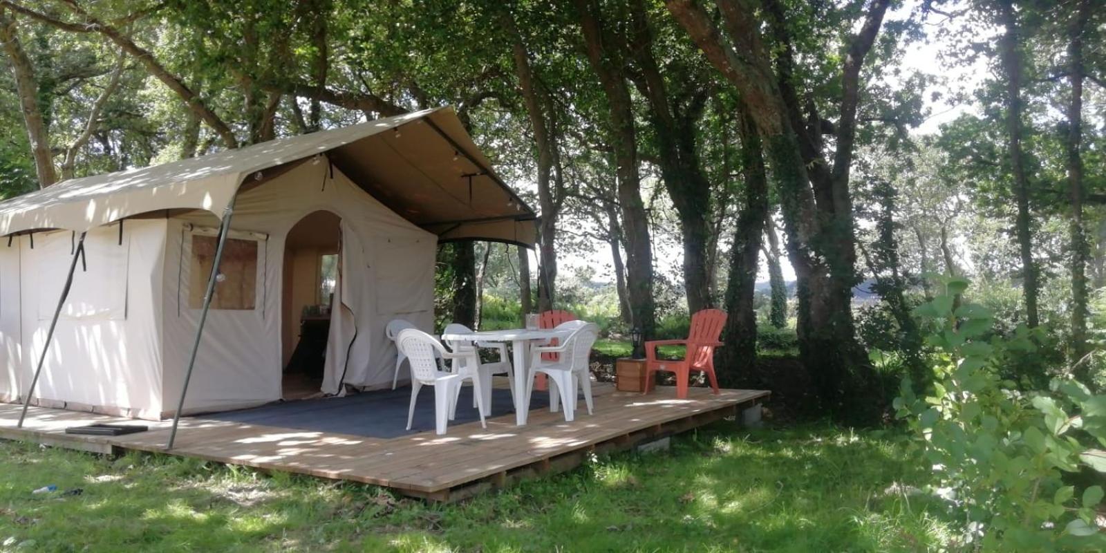 Hebergements Camping "Les Pieds Dans L'Eau" Crozon Exterior photo