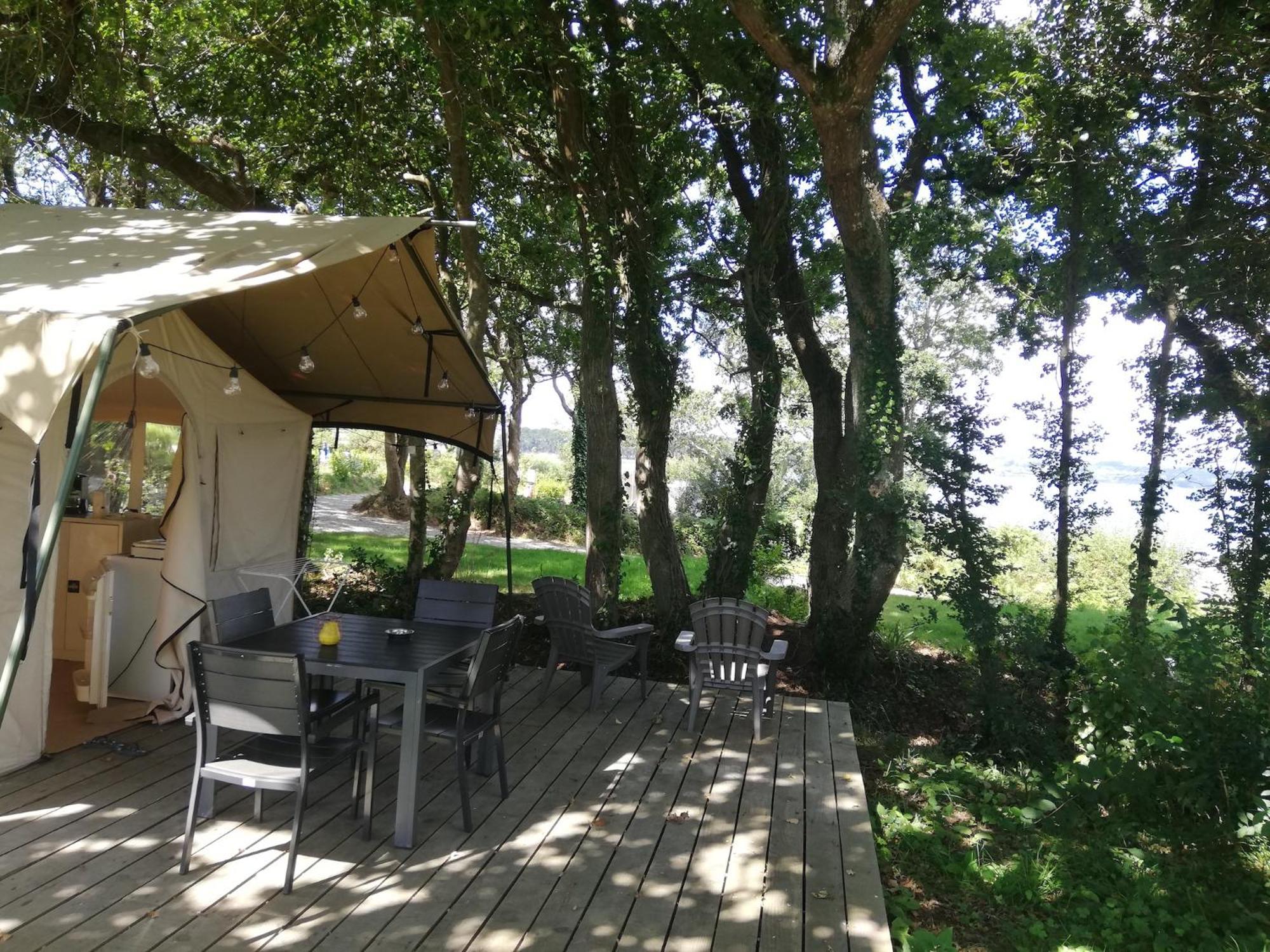 Hebergements Camping "Les Pieds Dans L'Eau" Crozon Exterior photo