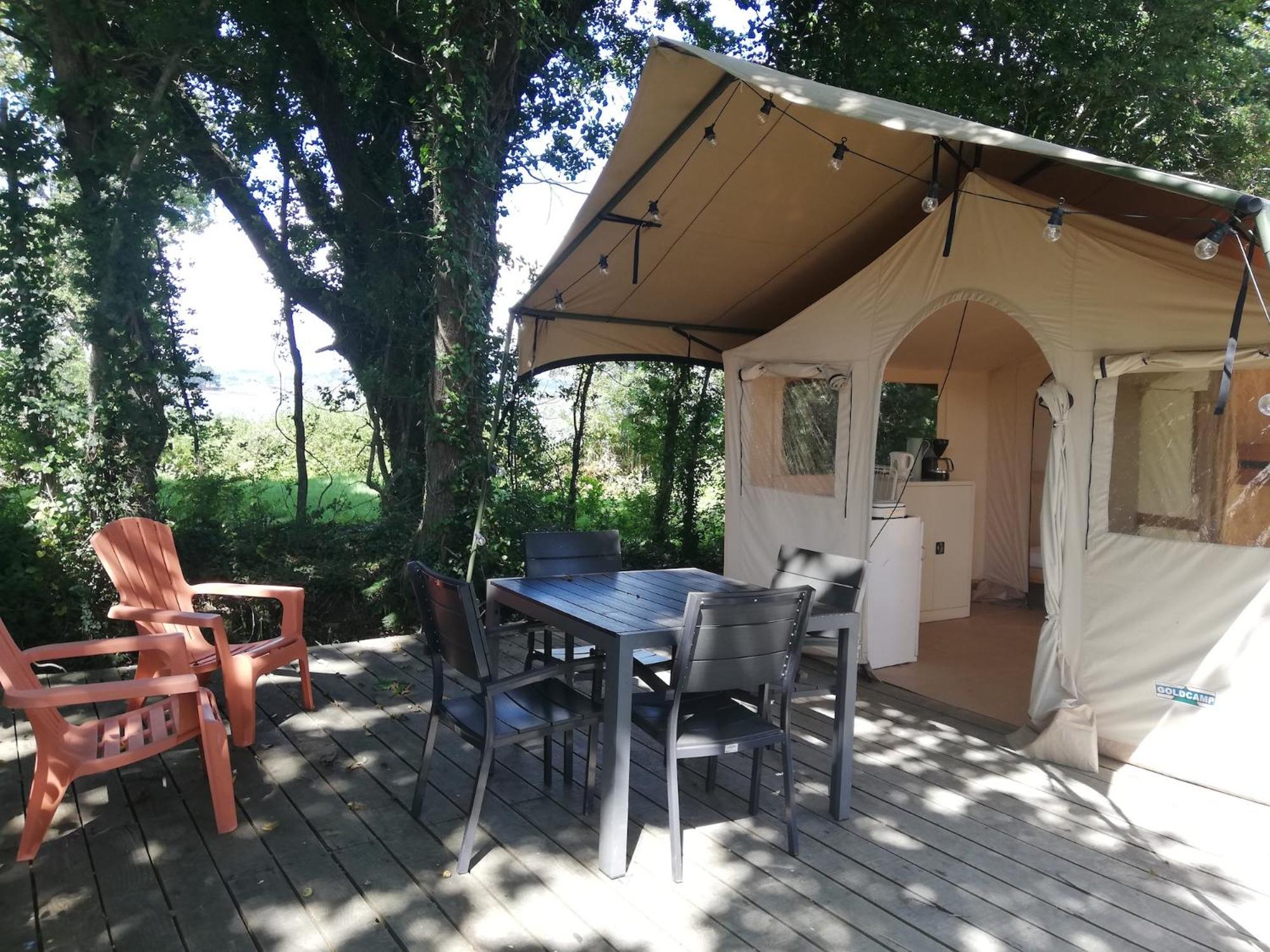 Hebergements Camping "Les Pieds Dans L'Eau" Crozon Exterior photo